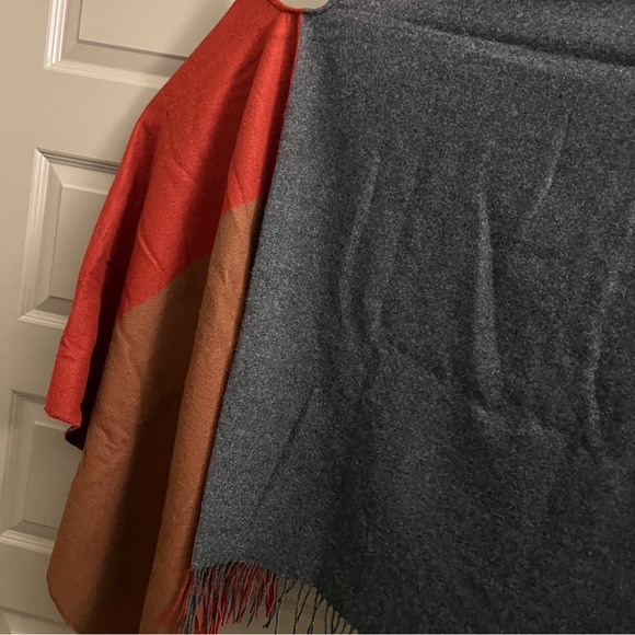 Uniqlo Stole Scarf - Picture 5 of 5